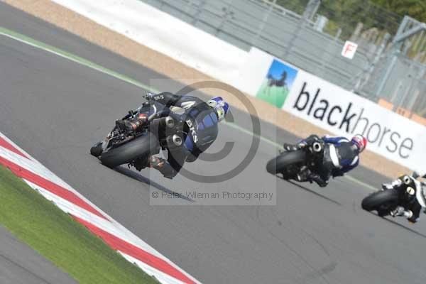 Motorcycle action photographs;Silverstone circuit;Silverstone photographs;Trackday digital images;event digital images;eventdigitalimages;no limits trackday;peter wileman photography;rockingham towcester northamptonshire;trackday;trackday photos