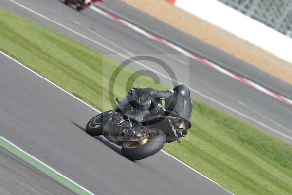 Motorcycle action photographs;Silverstone circuit;Silverstone photographs;Trackday digital images;event digital images;eventdigitalimages;no limits trackday;peter wileman photography;rockingham towcester northamptonshire;trackday;trackday photos