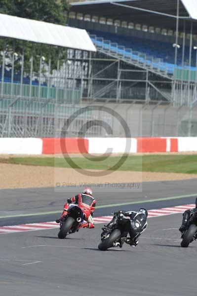 Motorcycle action photographs;Silverstone circuit;Silverstone photographs;Trackday digital images;event digital images;eventdigitalimages;no limits trackday;peter wileman photography;rockingham towcester northamptonshire;trackday;trackday photos