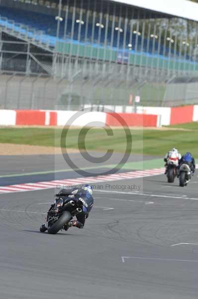 Motorcycle action photographs;Silverstone circuit;Silverstone photographs;Trackday digital images;event digital images;eventdigitalimages;no limits trackday;peter wileman photography;rockingham towcester northamptonshire;trackday;trackday photos