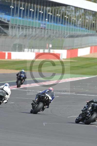 Motorcycle action photographs;Silverstone circuit;Silverstone photographs;Trackday digital images;event digital images;eventdigitalimages;no limits trackday;peter wileman photography;rockingham towcester northamptonshire;trackday;trackday photos