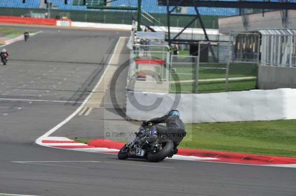 Motorcycle action photographs;Silverstone circuit;Silverstone photographs;Trackday digital images;event digital images;eventdigitalimages;no limits trackday;peter wileman photography;rockingham towcester northamptonshire;trackday;trackday photos