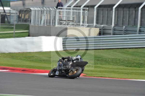 Motorcycle action photographs;Silverstone circuit;Silverstone photographs;Trackday digital images;event digital images;eventdigitalimages;no limits trackday;peter wileman photography;rockingham towcester northamptonshire;trackday;trackday photos