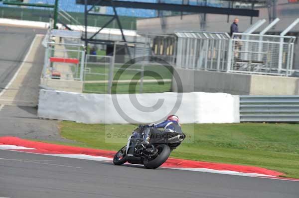 Motorcycle action photographs;Silverstone circuit;Silverstone photographs;Trackday digital images;event digital images;eventdigitalimages;no limits trackday;peter wileman photography;rockingham towcester northamptonshire;trackday;trackday photos