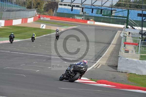 Motorcycle action photographs;Silverstone circuit;Silverstone photographs;Trackday digital images;event digital images;eventdigitalimages;no limits trackday;peter wileman photography;rockingham towcester northamptonshire;trackday;trackday photos