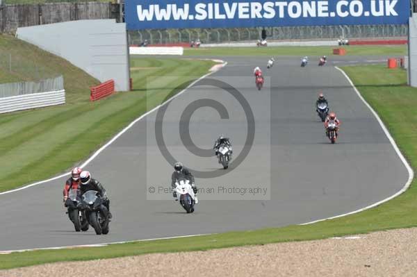 Motorcycle action photographs;Silverstone circuit;Silverstone photographs;Trackday digital images;event digital images;eventdigitalimages;no limits trackday;peter wileman photography;rockingham towcester northamptonshire;trackday;trackday photos