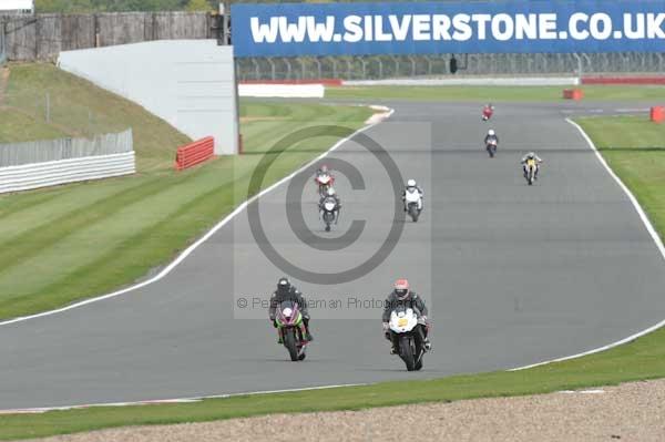 Motorcycle action photographs;Silverstone circuit;Silverstone photographs;Trackday digital images;event digital images;eventdigitalimages;no limits trackday;peter wileman photography;rockingham towcester northamptonshire;trackday;trackday photos