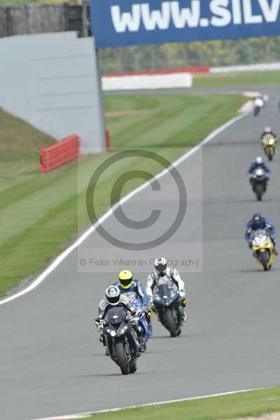 Motorcycle action photographs;Silverstone circuit;Silverstone photographs;Trackday digital images;event digital images;eventdigitalimages;no limits trackday;peter wileman photography;rockingham towcester northamptonshire;trackday;trackday photos