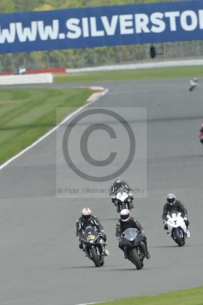 Motorcycle action photographs;Silverstone circuit;Silverstone photographs;Trackday digital images;event digital images;eventdigitalimages;no limits trackday;peter wileman photography;rockingham towcester northamptonshire;trackday;trackday photos