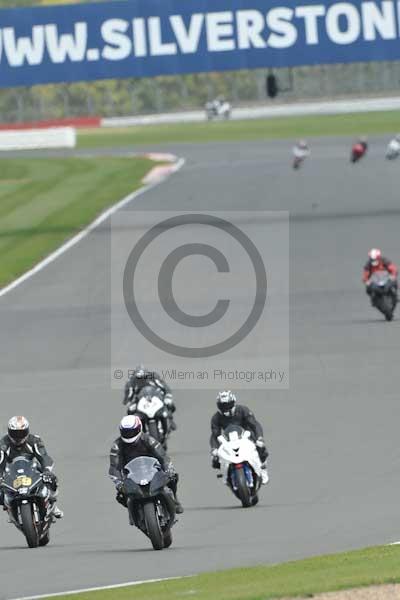 Motorcycle action photographs;Silverstone circuit;Silverstone photographs;Trackday digital images;event digital images;eventdigitalimages;no limits trackday;peter wileman photography;rockingham towcester northamptonshire;trackday;trackday photos