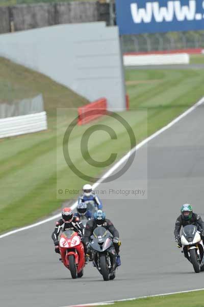 Motorcycle action photographs;Silverstone circuit;Silverstone photographs;Trackday digital images;event digital images;eventdigitalimages;no limits trackday;peter wileman photography;rockingham towcester northamptonshire;trackday;trackday photos