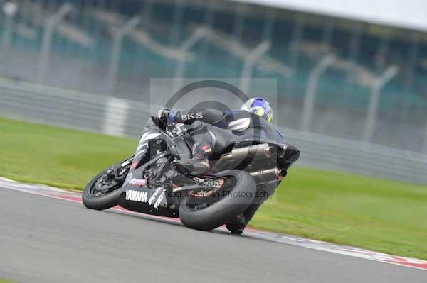 Motorcycle action photographs;Silverstone circuit;Silverstone photographs;Trackday digital images;event digital images;eventdigitalimages;no limits trackday;peter wileman photography;rockingham towcester northamptonshire;trackday;trackday photos