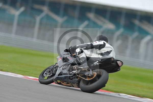 Motorcycle action photographs;Silverstone circuit;Silverstone photographs;Trackday digital images;event digital images;eventdigitalimages;no limits trackday;peter wileman photography;rockingham towcester northamptonshire;trackday;trackday photos