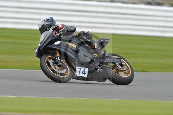 Motorcycle action photographs;Silverstone circuit;Silverstone photographs;Trackday digital images;event digital images;eventdigitalimages;no limits trackday;peter wileman photography;rockingham towcester northamptonshire;trackday;trackday photos
