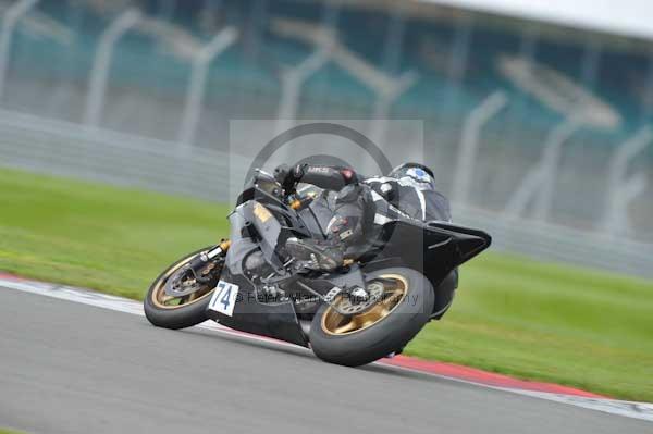 Motorcycle action photographs;Silverstone circuit;Silverstone photographs;Trackday digital images;event digital images;eventdigitalimages;no limits trackday;peter wileman photography;rockingham towcester northamptonshire;trackday;trackday photos