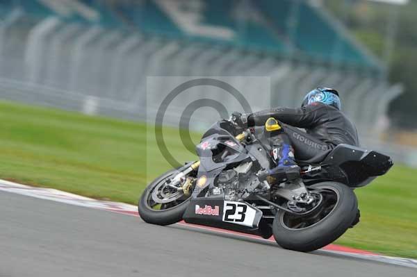 Motorcycle action photographs;Silverstone circuit;Silverstone photographs;Trackday digital images;event digital images;eventdigitalimages;no limits trackday;peter wileman photography;rockingham towcester northamptonshire;trackday;trackday photos