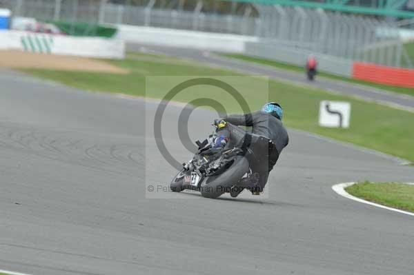 Motorcycle action photographs;Silverstone circuit;Silverstone photographs;Trackday digital images;event digital images;eventdigitalimages;no limits trackday;peter wileman photography;rockingham towcester northamptonshire;trackday;trackday photos