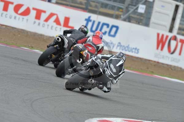Motorcycle action photographs;Silverstone circuit;Silverstone photographs;Trackday digital images;event digital images;eventdigitalimages;no limits trackday;peter wileman photography;rockingham towcester northamptonshire;trackday;trackday photos