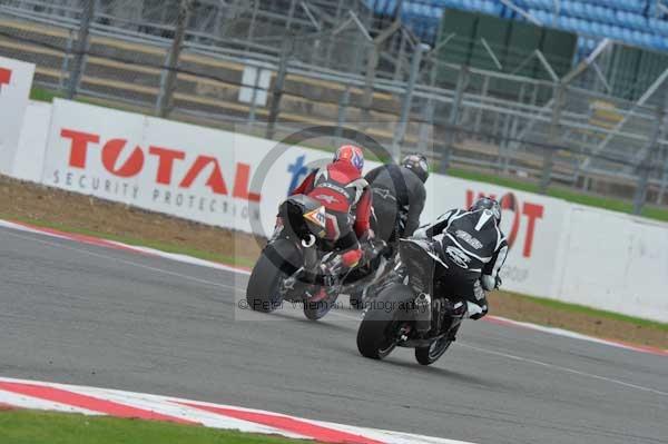 Motorcycle action photographs;Silverstone circuit;Silverstone photographs;Trackday digital images;event digital images;eventdigitalimages;no limits trackday;peter wileman photography;rockingham towcester northamptonshire;trackday;trackday photos
