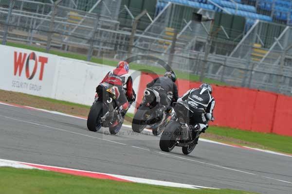 Motorcycle action photographs;Silverstone circuit;Silverstone photographs;Trackday digital images;event digital images;eventdigitalimages;no limits trackday;peter wileman photography;rockingham towcester northamptonshire;trackday;trackday photos