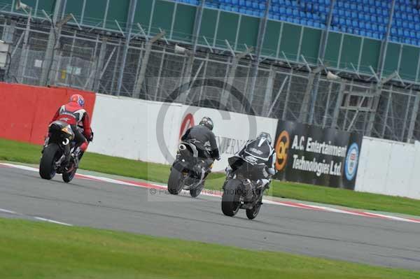 Motorcycle action photographs;Silverstone circuit;Silverstone photographs;Trackday digital images;event digital images;eventdigitalimages;no limits trackday;peter wileman photography;rockingham towcester northamptonshire;trackday;trackday photos