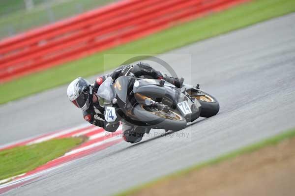 Motorcycle action photographs;Silverstone circuit;Silverstone photographs;Trackday digital images;event digital images;eventdigitalimages;no limits trackday;peter wileman photography;rockingham towcester northamptonshire;trackday;trackday photos
