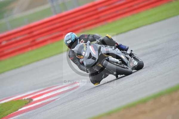 Motorcycle action photographs;Silverstone circuit;Silverstone photographs;Trackday digital images;event digital images;eventdigitalimages;no limits trackday;peter wileman photography;rockingham towcester northamptonshire;trackday;trackday photos