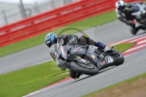 Motorcycle action photographs;Silverstone circuit;Silverstone photographs;Trackday digital images;event digital images;eventdigitalimages;no limits trackday;peter wileman photography;rockingham towcester northamptonshire;trackday;trackday photos