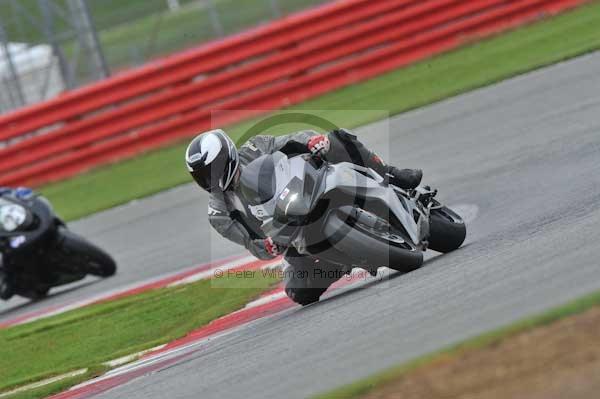 Motorcycle action photographs;Silverstone circuit;Silverstone photographs;Trackday digital images;event digital images;eventdigitalimages;no limits trackday;peter wileman photography;rockingham towcester northamptonshire;trackday;trackday photos