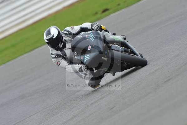 Motorcycle action photographs;Silverstone circuit;Silverstone photographs;Trackday digital images;event digital images;eventdigitalimages;no limits trackday;peter wileman photography;rockingham towcester northamptonshire;trackday;trackday photos