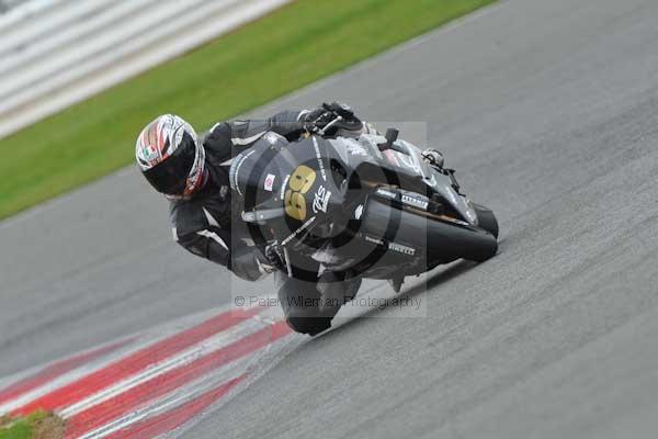 Motorcycle action photographs;Silverstone circuit;Silverstone photographs;Trackday digital images;event digital images;eventdigitalimages;no limits trackday;peter wileman photography;rockingham towcester northamptonshire;trackday;trackday photos