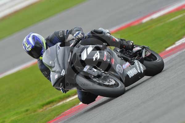 Motorcycle action photographs;Silverstone circuit;Silverstone photographs;Trackday digital images;event digital images;eventdigitalimages;no limits trackday;peter wileman photography;rockingham towcester northamptonshire;trackday;trackday photos