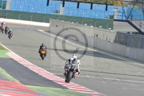Motorcycle action photographs;Silverstone circuit;Silverstone photographs;Trackday digital images;event digital images;eventdigitalimages;no limits trackday;peter wileman photography;rockingham towcester northamptonshire;trackday;trackday photos
