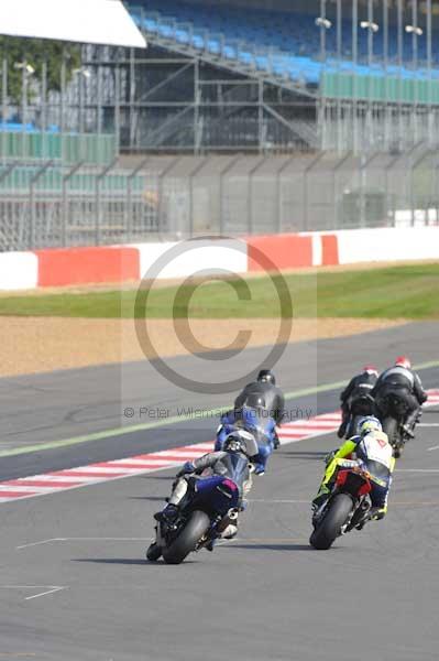 Motorcycle action photographs;Silverstone circuit;Silverstone photographs;Trackday digital images;event digital images;eventdigitalimages;no limits trackday;peter wileman photography;rockingham towcester northamptonshire;trackday;trackday photos