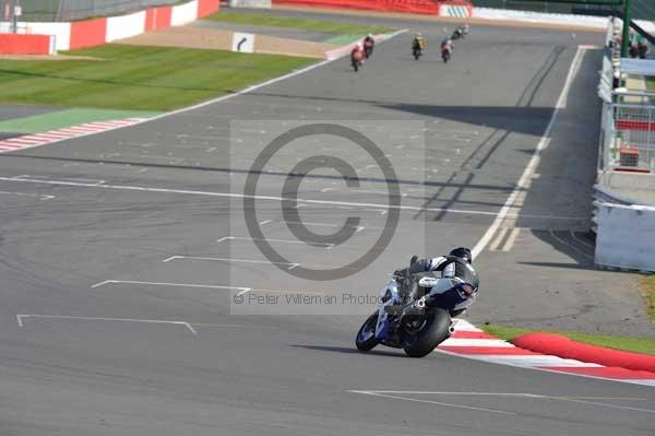 Motorcycle action photographs;Silverstone circuit;Silverstone photographs;Trackday digital images;event digital images;eventdigitalimages;no limits trackday;peter wileman photography;rockingham towcester northamptonshire;trackday;trackday photos