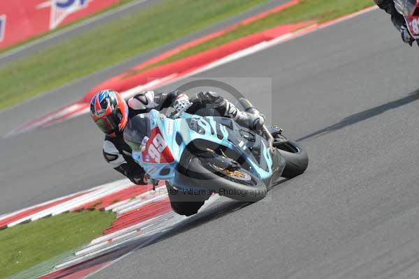 Motorcycle action photographs;Silverstone circuit;Silverstone photographs;Trackday digital images;event digital images;eventdigitalimages;no limits trackday;peter wileman photography;rockingham towcester northamptonshire;trackday;trackday photos