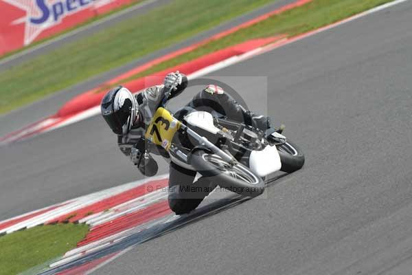Motorcycle action photographs;Silverstone circuit;Silverstone photographs;Trackday digital images;event digital images;eventdigitalimages;no limits trackday;peter wileman photography;rockingham towcester northamptonshire;trackday;trackday photos