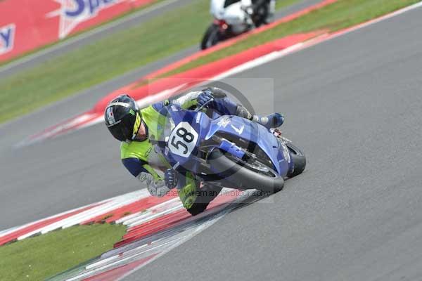 Motorcycle action photographs;Silverstone circuit;Silverstone photographs;Trackday digital images;event digital images;eventdigitalimages;no limits trackday;peter wileman photography;rockingham towcester northamptonshire;trackday;trackday photos