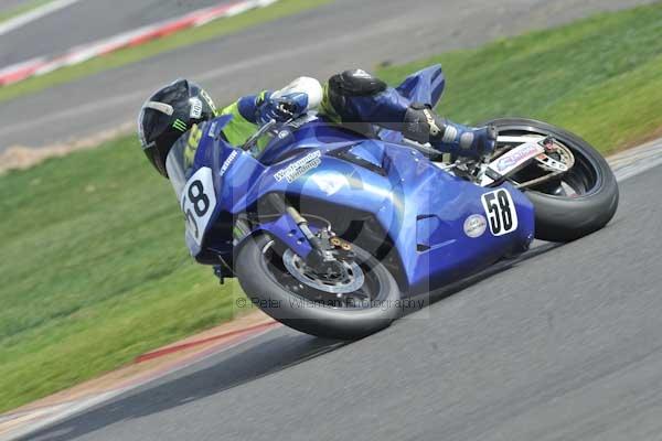 Motorcycle action photographs;Silverstone circuit;Silverstone photographs;Trackday digital images;event digital images;eventdigitalimages;no limits trackday;peter wileman photography;rockingham towcester northamptonshire;trackday;trackday photos