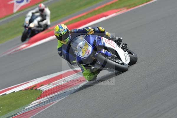 Motorcycle action photographs;Silverstone circuit;Silverstone photographs;Trackday digital images;event digital images;eventdigitalimages;no limits trackday;peter wileman photography;rockingham towcester northamptonshire;trackday;trackday photos