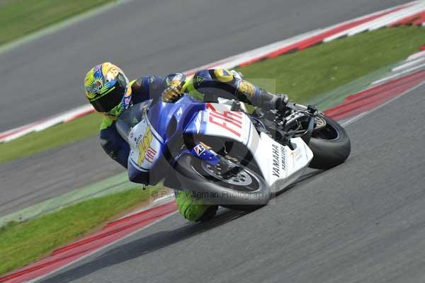 Motorcycle action photographs;Silverstone circuit;Silverstone photographs;Trackday digital images;event digital images;eventdigitalimages;no limits trackday;peter wileman photography;rockingham towcester northamptonshire;trackday;trackday photos