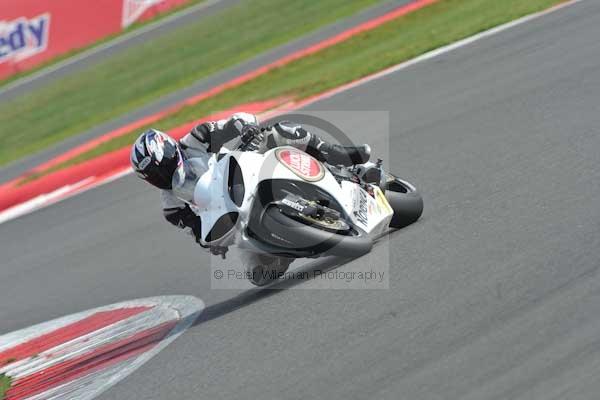 Motorcycle action photographs;Silverstone circuit;Silverstone photographs;Trackday digital images;event digital images;eventdigitalimages;no limits trackday;peter wileman photography;rockingham towcester northamptonshire;trackday;trackday photos