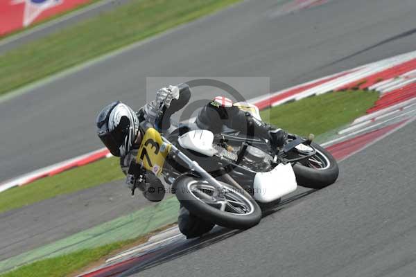 Motorcycle action photographs;Silverstone circuit;Silverstone photographs;Trackday digital images;event digital images;eventdigitalimages;no limits trackday;peter wileman photography;rockingham towcester northamptonshire;trackday;trackday photos