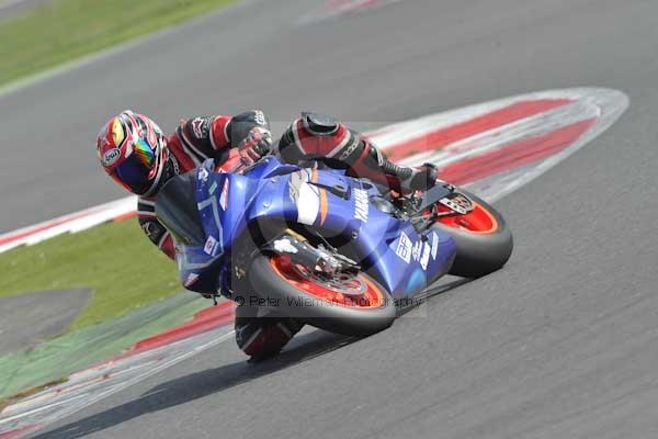 Motorcycle action photographs;Silverstone circuit;Silverstone photographs;Trackday digital images;event digital images;eventdigitalimages;no limits trackday;peter wileman photography;rockingham towcester northamptonshire;trackday;trackday photos