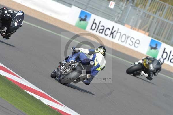 Motorcycle action photographs;Silverstone circuit;Silverstone photographs;Trackday digital images;event digital images;eventdigitalimages;no limits trackday;peter wileman photography;rockingham towcester northamptonshire;trackday;trackday photos
