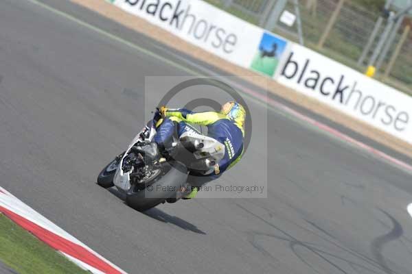 Motorcycle action photographs;Silverstone circuit;Silverstone photographs;Trackday digital images;event digital images;eventdigitalimages;no limits trackday;peter wileman photography;rockingham towcester northamptonshire;trackday;trackday photos