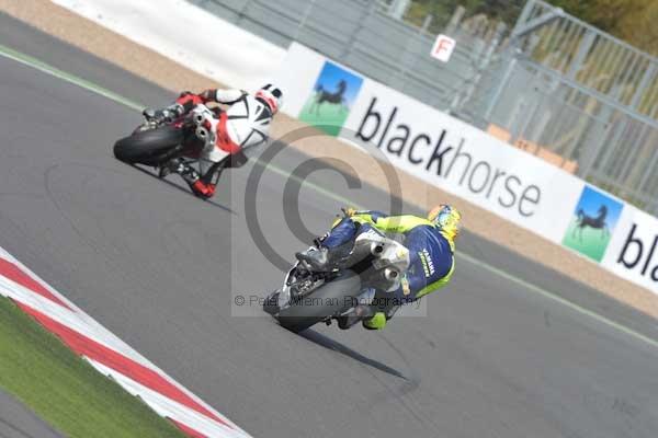 Motorcycle action photographs;Silverstone circuit;Silverstone photographs;Trackday digital images;event digital images;eventdigitalimages;no limits trackday;peter wileman photography;rockingham towcester northamptonshire;trackday;trackday photos