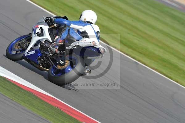 Motorcycle action photographs;Silverstone circuit;Silverstone photographs;Trackday digital images;event digital images;eventdigitalimages;no limits trackday;peter wileman photography;rockingham towcester northamptonshire;trackday;trackday photos