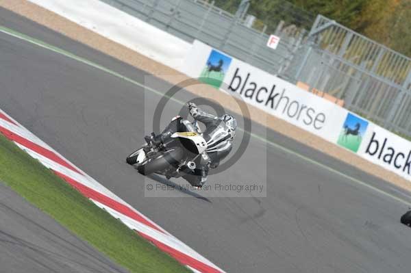 Motorcycle action photographs;Silverstone circuit;Silverstone photographs;Trackday digital images;event digital images;eventdigitalimages;no limits trackday;peter wileman photography;rockingham towcester northamptonshire;trackday;trackday photos