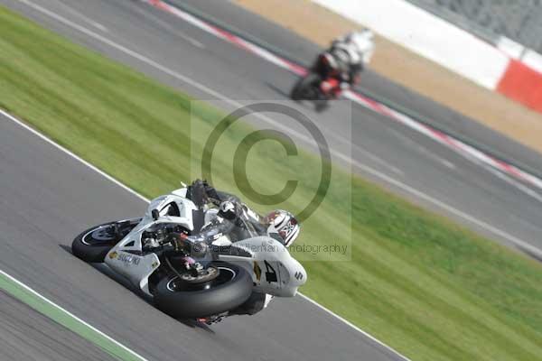 Motorcycle action photographs;Silverstone circuit;Silverstone photographs;Trackday digital images;event digital images;eventdigitalimages;no limits trackday;peter wileman photography;rockingham towcester northamptonshire;trackday;trackday photos